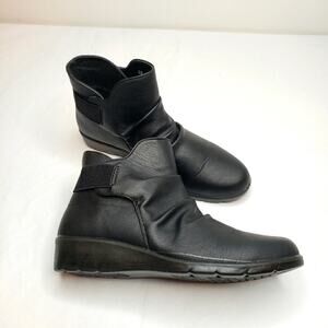 Easy Street Black Bootie Comfort Wave Pull On 6 Medium